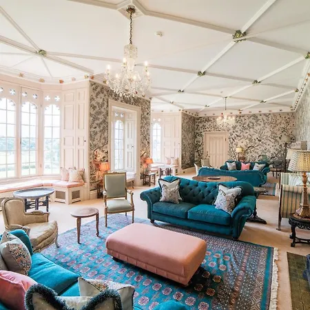 Rose Castle Bed & Breakfast *