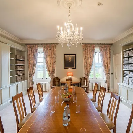 Rose Castle Bed & Breakfast *
