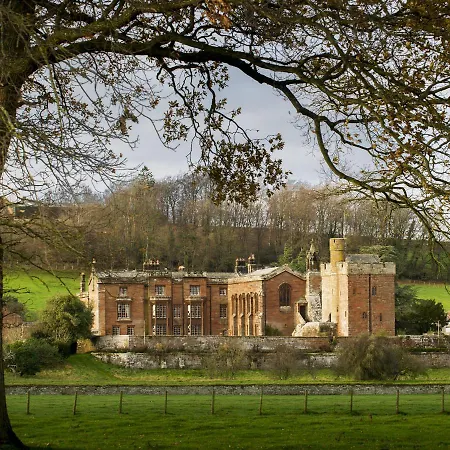 Rose Castle Bed & Breakfast *