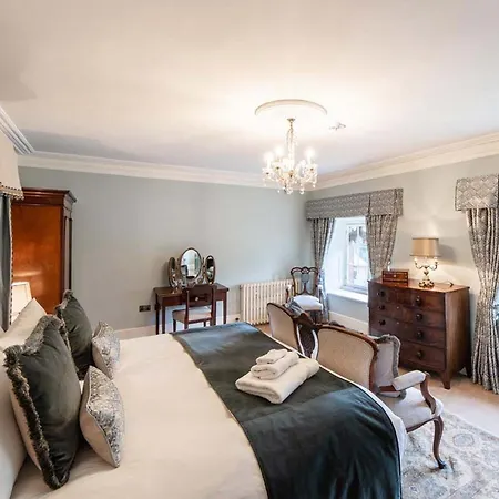 Rose Castle Bed & Breakfast *