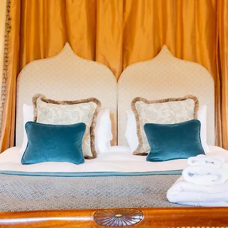 Rose Castle Bed & Breakfast *