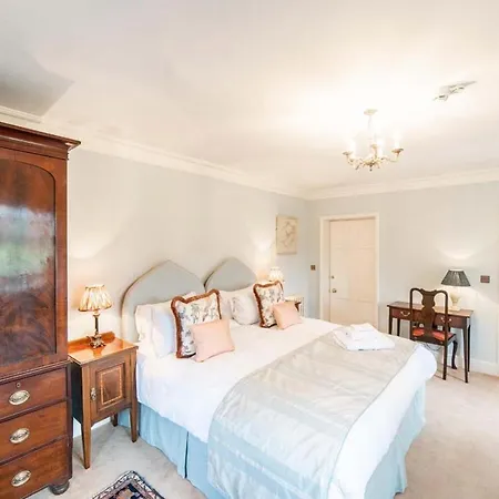 Rose Castle Bed & Breakfast