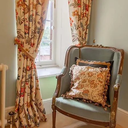 Rose Castle Bed & Breakfast *